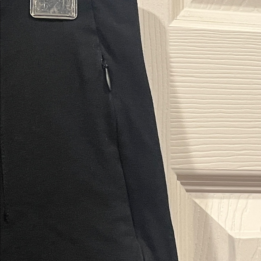 Old Navy Women's Black Trousers - Picture 4 of 8